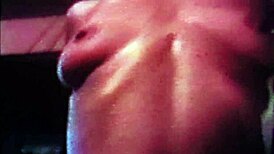 38岁瓦尔特劳德发骚湿透德国逼钻我狂干