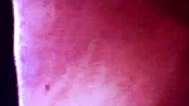 38岁瓦尔特劳德发骚湿透德国逼钻我狂干