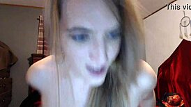 Roxxxanne Close-Up Fingering Her Horny Pussy