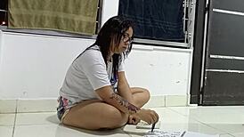 que culo tan grande tiene mi hijastra le meto mi polla mientras esta dibujando como lo hacemos