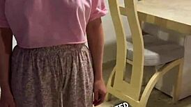 18-year-old Jovencita deepthroats in first homemade porn