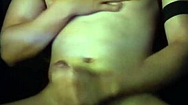 亚洲肌肉小鲜肉猛撸管狂射