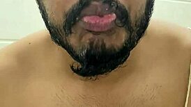 put your cum in my mouth and i'll swallow it.