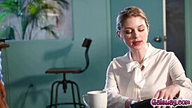 Jezabel Vessir lied about marriage to lick Bunny Colby's sweet pussy