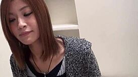 亚洲前CEO妻子痴迷年轻男招待口交