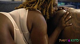 Miss Exquisite And ItsKittyLove Share Juicy Pussies