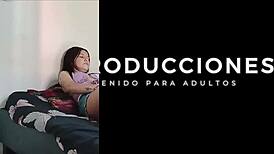 Interrumpo a Mi Hermanastra Mayor Para Chuparle la Vagina y Hacerla Llegar Bien Rico