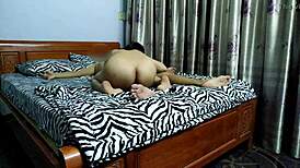 继父带侄女外出干越南业余妹