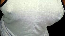 黑妹近距离晃巨奶超撩人