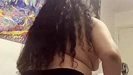 ariana dances and twerks in thong until wet