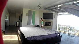 真不敢信这些真实女同18+辣妹被隐藏摄像头偷拍