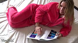 Beauty Jessi Gold Gets Morning Fuck With Cum On Ass!