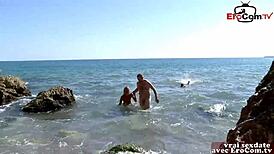 法国金发熟女在海滩上和两个家伙激烈肛交双插三人行