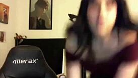 Hot chubby tranny beats her meat horny