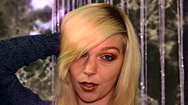 i love watching sexy gamergirlroxy in slow motion clothed.