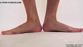 亚洲妹裙底舌头玩弄奇异恋物