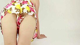 亚洲妹裙底舌头玩弄奇异恋物