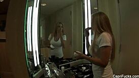 卡普里卡瓦尼后台撕衣爆巨乳