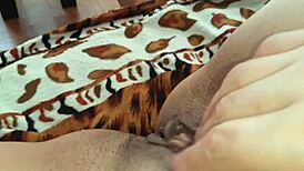 i masturbate to my neighbor's pussy and ass