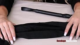 金发少女莫莉梅准备与主人进行变态BDSM