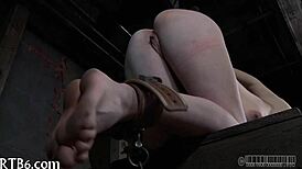 辣妹遭猛烈鞭打狠抽超狠