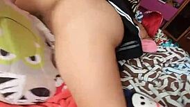 Filming alone on TikTok and reefs herself, a stunning beauty gets aroused