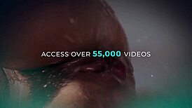 哇，他在慵懒的早晨用力钻他的女友！