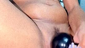 Hot thick woman cumming at the gym with weight, impossible not to cum in 1 min.