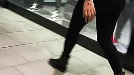 mondawmin shows off big ass in leggings at the shop