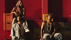 iza toda gostosa sexy e semi nua