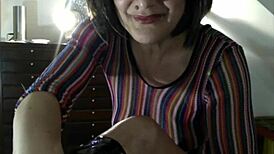 Why does Buzzingbirdz Olga need to mop after her squirt machine session?