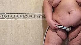 Coolmarina尿尿后被假阳具狠操！