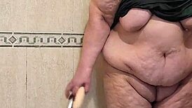 Coolmarina尿尿后被假阳具狠操！