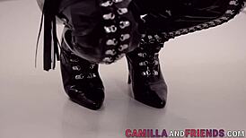 恋物人妖穿乳胶套装和面具用怪物鸡巴操