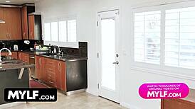 我超迷汗湿肌肉工人大鸡巴裙下双插狂野