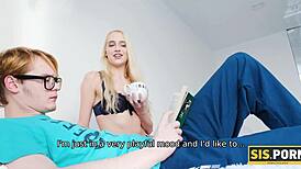 AV妹勾引继兄无视男友被狠捅