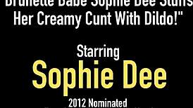 棕发骚货Sophie Dee假屌塞满奶油骚穴