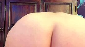 Sexy Girl Rides Massive Werwolf Dildo Hard