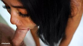 泰国女友床上接受粘稠中出