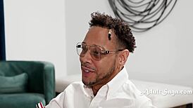 Lindsay Lee乳交Donny Sins缓解疼痛！