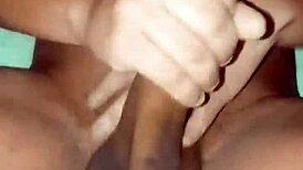 老公双头龙倒立狂玩老婆骚穴！