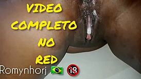 Casal no hotel Jumbo Rio pede copo e convida garçom pra putaria gostosa!