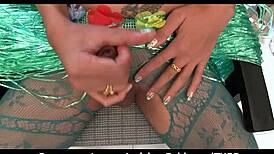 完美人妖骚货Cindy近距离吞大屌！😍