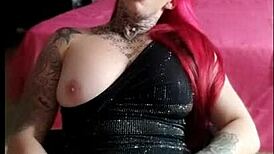 o namorado nao estava em casa e ela se satisfez