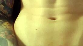 火辣小伙亚历克斯为Chatroubate自慰，肌肉少年18+身体