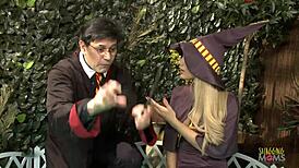 舔逼和抠逼在女同群体性爱中纯属魔法。真是感官享受！