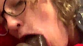 我每天黑人大屌练脖子特写深喉