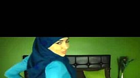 I love this sexy arab hijabi twerking