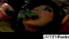 Jayden和Natasha奶屁股夹大屌