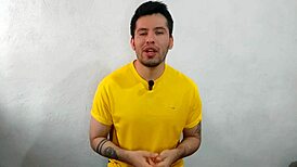 Joven twink dotado de 21cm penetra al se�or taquero en la bodega de salsas a pelo relato sexual